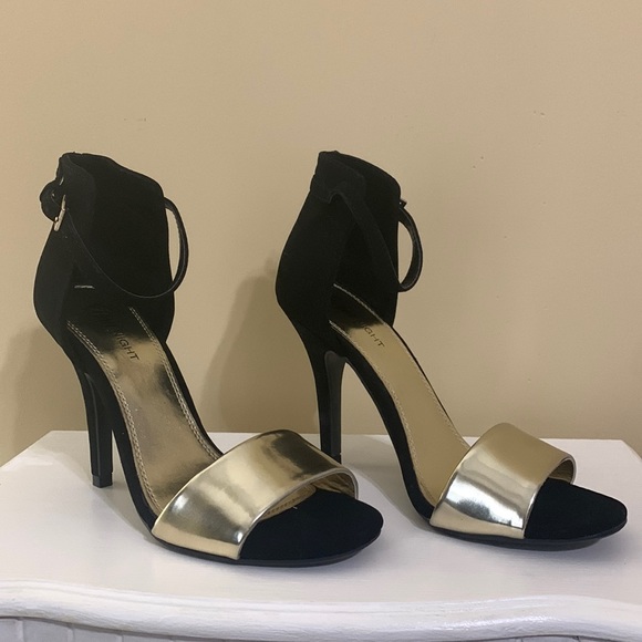 👠Black Suede & Metallic Gold Ankle Strap 👠 - Picture 1 of 4